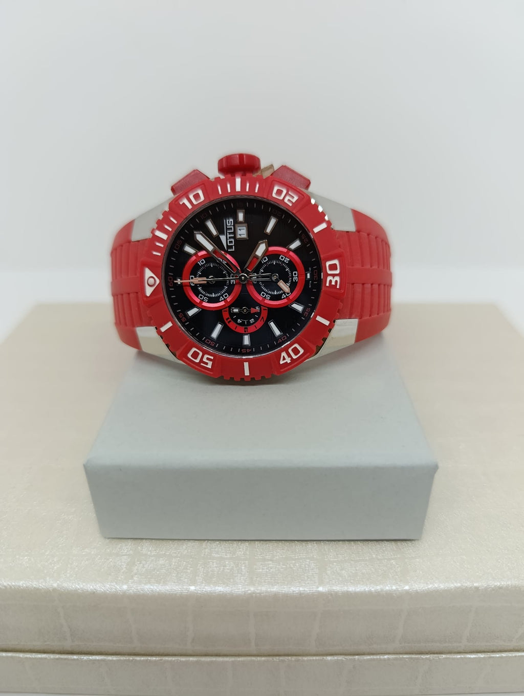 Reloj deportivo Lotus hombre con correa de corcho rojo